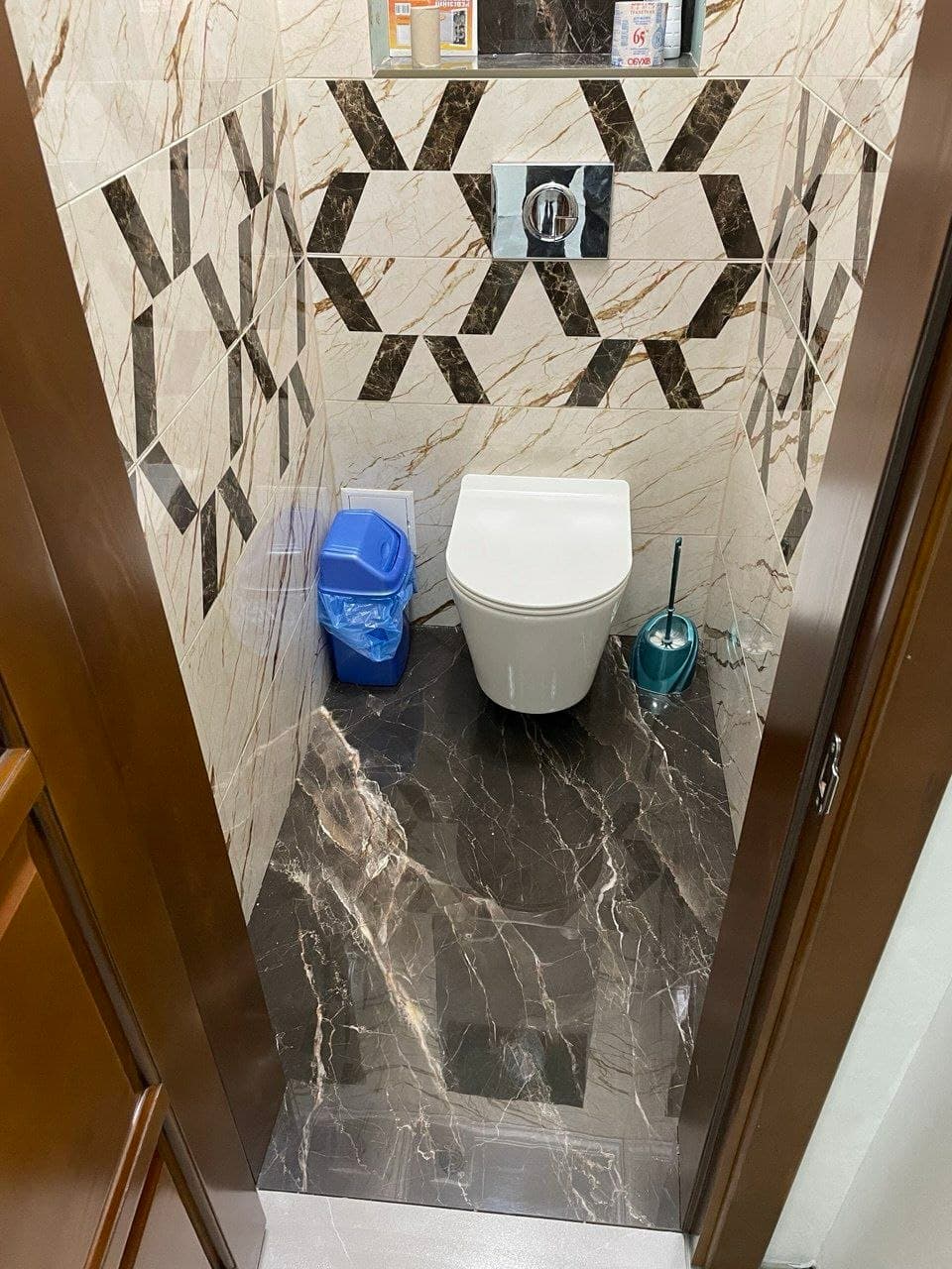 Fliesenarbeiten und Sanitärmontage im Badezimmer in der Schweiz